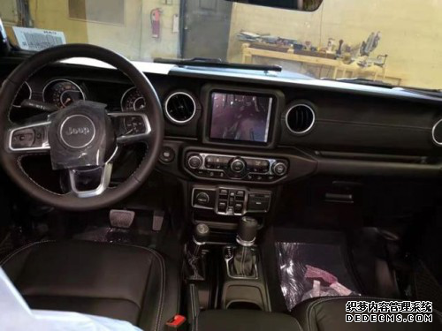 2019款吉普牧马人2.0T 复古越野悍将